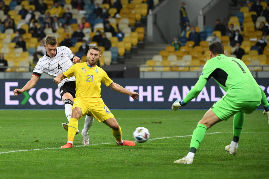 欧洲杯E组：乌克兰中场乏力，争取出线